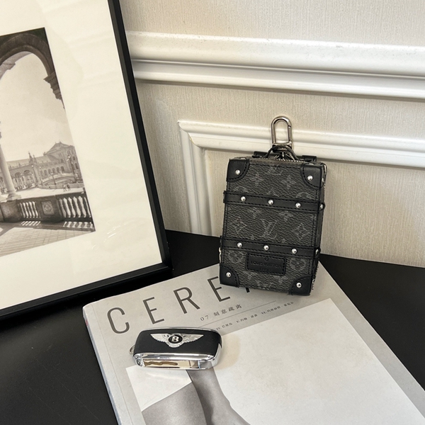 ブランドキーホルダー着用イメージ